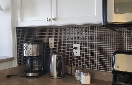 West Oak Trails House | Elegant 3BDR House in Oakville with Spa & Family Amenities