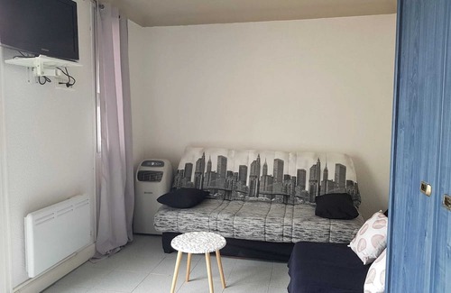 La Jetee Apartment | Cozy Studio for 3 Near the Beach at Canet-en-Roussillon