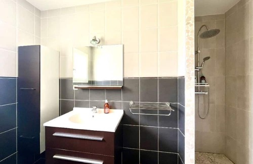 Etaules House | Cozy Vrbo Property: Pet-Friendly with Breakfast Included