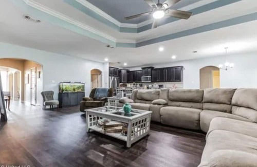 Gulfport House | Ideal 5-Bedroom Retreat with Spa, Near Beach & Perfect Score