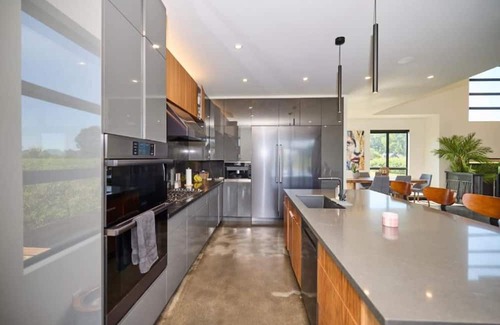 Louth House | Discover Tranquility at Orchard Oasis with Private Pool