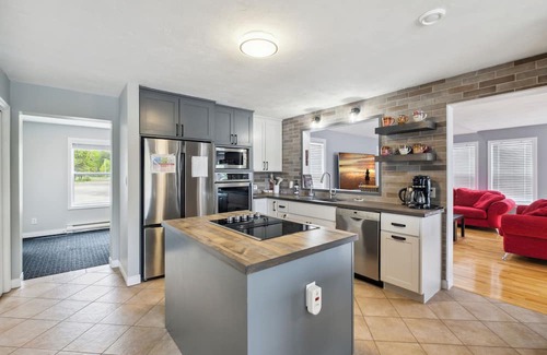 Shediac House | Waterfront 4-Bedroom Retreat in Shediac - Rated 10/10