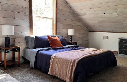 Siloam Springs Cottage | Hilltop Cottage