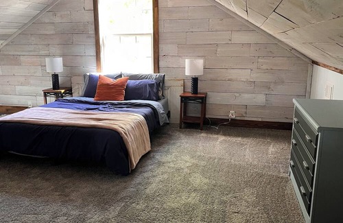Siloam Springs Cottage | Hilltop Cottage