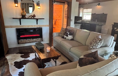 Hayesville Cottage | Lakefront Haven: 5 Beds, Private Dock & Family-Friendly Fun