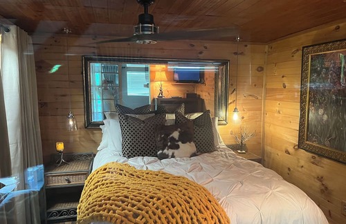 Hayesville Cottage | Lakefront Haven: 5 Beds, Private Dock & Family-Friendly Fun