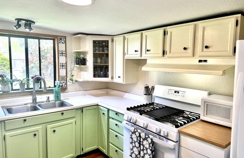 El Sobrante House | Serene Country Retreat Near Berkeley and Oakland