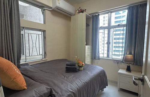 Tsim Sha Tsui Apartment | Bright 2-Bedroom Unit Near K11 and Victoria Harbour