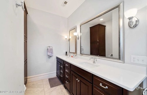 Fulton House | Historic Hotel with Pool, Perfect for Family Getaways