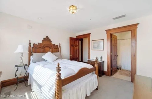Fulton House | Historic Hotel with Pool, Perfect for Family Getaways