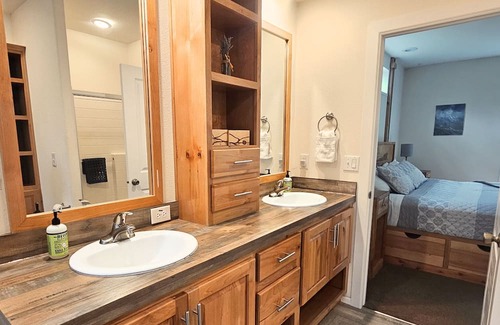 Mount Hood Village House | Inviting Dog-Friendly Retreat with Hot Tub and Fire Pit
