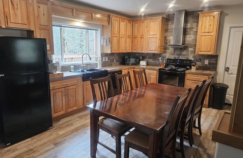 Mount Hood Village House | Inviting Dog-Friendly Retreat with Hot Tub and Fire Pit