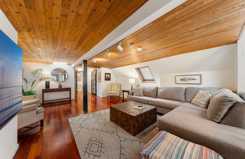 Carthay Circle House | Walkable sophisticated Manhattan style townhouse w/ French Normandy architecture