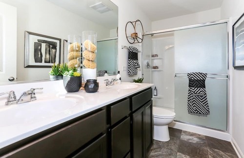 Pingree Grove House | Indulge in Enchantment: 2 Master Suites & Kitchen Bliss