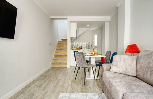 Cabo de las Huertas Apartment | Cozy Apartment 'Mar 5' with Private Terrace & Ocean View