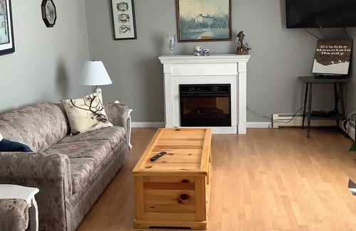 Central Hainesville House | Perfect 3-Bedroom Retreat with Pond Near Crabbe Mountain