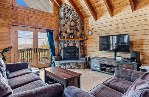 Julian Cabin | Cozy Mountain Retreat: Relax in a Julian Log Cabin