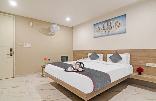 Miyapur Hotel | Townhouse 1010 The Fern Suites