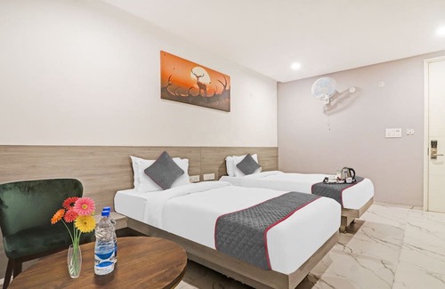 Miyapur Hotel | Townhouse 1010 The Fern Suites
