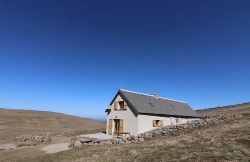 Le Vaulmier Cottage | Family-Friendly Gite Le Vaulmier with Kitchen Amenities