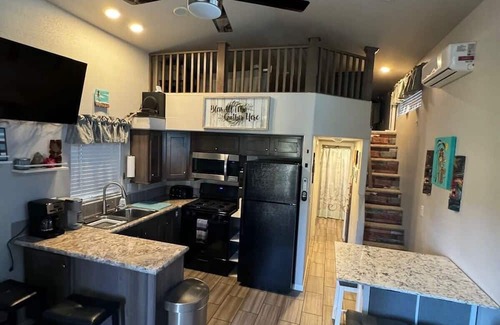 Parker Dam House | Scenic Views of the Colorado River with Family-Friendly Amenities