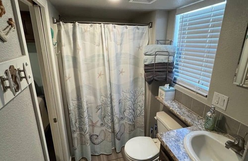 Parker Dam House | Scenic Views of the Colorado River with Family-Friendly Amenities