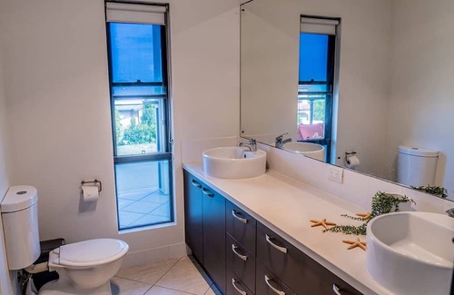 Zilzie House | Discover il Cocco Beach Escape with Pool and Family Amenities