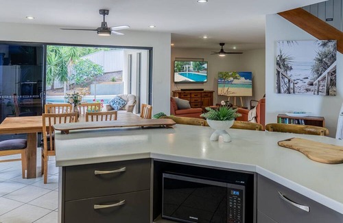 Zilzie House | Discover il Cocco Beach Escape with Pool and Family Amenities