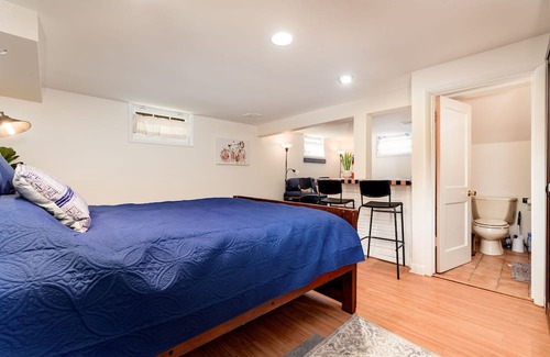 Maplewood House | Cozy Cottage in Maplewood - Pet Friendly and Family Ready