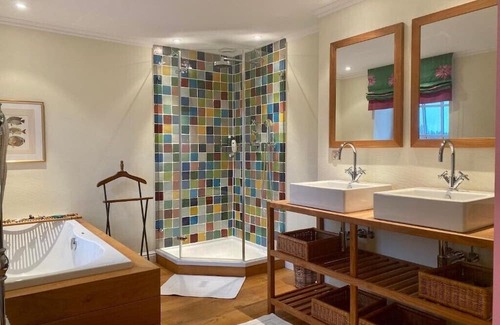 Hockai House | Cozy Cottage Near Scenic Hiking Trails and Racetrack Fun