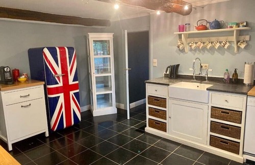 Hockai House | Cozy Cottage Near Scenic Hiking Trails and Racetrack Fun