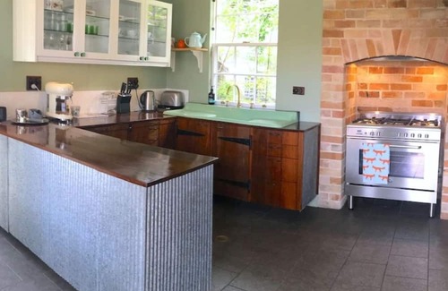 Milton Cottage | Discover Donovan's Cottage: A Historic Gem in Milton