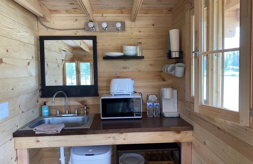 Denali Cabin | Cozy Tiny Home Cabin by the Lake with Mountain Views