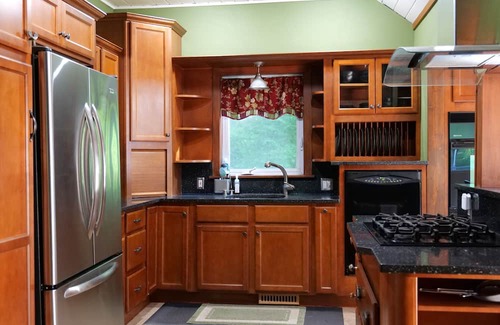 Hesperia Cabin | Idyllic White River Trout House Cabin with Hot Tub & Lake View