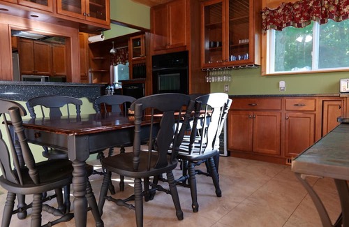 Hesperia Cabin | Idyllic White River Trout House Cabin with Hot Tub & Lake View