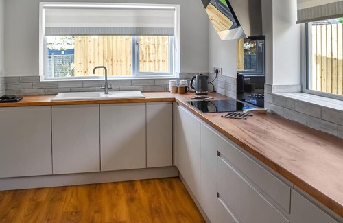 Sutton Cottage | Ideal 3 Bedroom Getaway in Sutton with Cozy Amenities