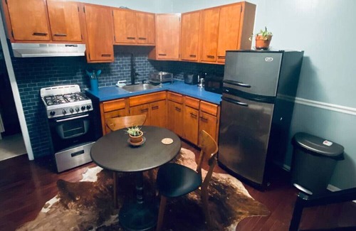 Kensington House | 🍿 Netflix ⇥ Near Fishtown ⇥ Backyard ⇥ Free W/D