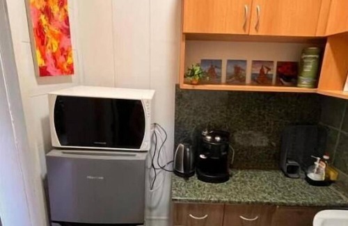 Odesos Apartment | Relaxing Studio with Garden View for Family Getaways