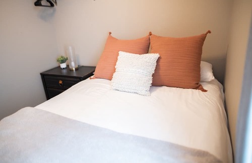 Creston Heights Apartment | Pet-Friendly 2 Bed Apartment with Pool & Spa Access
