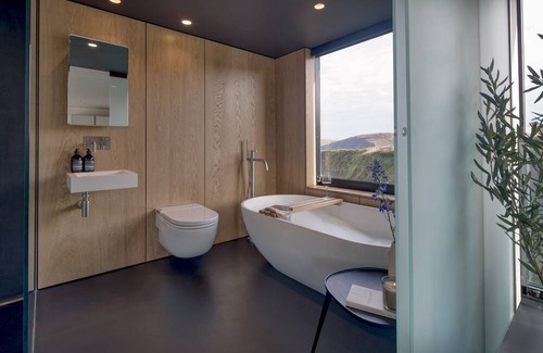 Aberporth Villa | Clifftop Homestay for 8 in Aberporth, Cardigan Bay