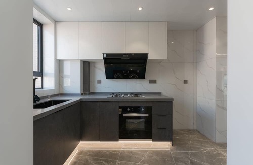 Huangpu Apartment | Prime Location: Walk to The Bund & Yu Garden - 3BR Getaway