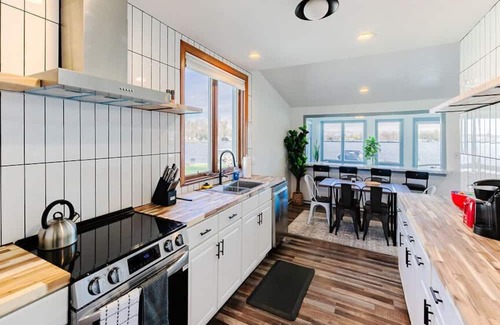 Hudson House | Charming Posey Lake Getaway with Ocean and Lake Views!