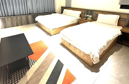 Hualien City Centre Bed & Breakfast | Cozy Kuan Pin Ju Station Elevator Hostel for Families