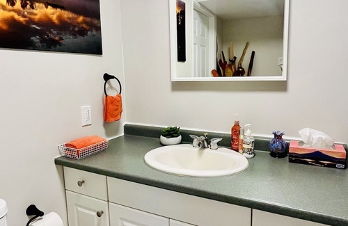 Bracebridge Bed & Breakfast | Private Basement Retreat with Pool & Family-Friendly Vibes