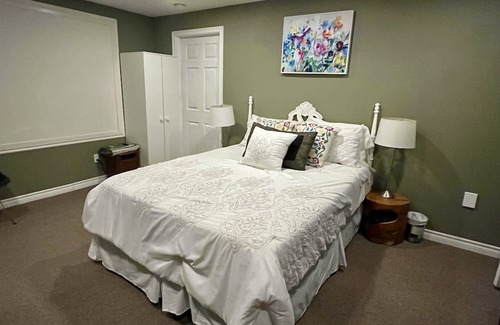 Bracebridge Bed & Breakfast | Private Basement Retreat with Pool & Family-Friendly Vibes