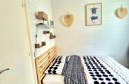Pontaillac House | Idyllic Villa Steps from Pontaillac Beach with Pool