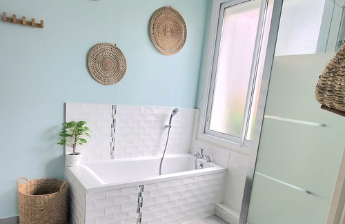 Pontaillac House | Idyllic Villa Steps from Pontaillac Beach with Pool