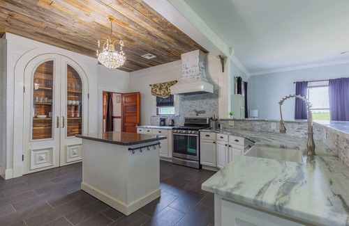 Manor House | Idyllic Manor Farm Haven: Pet-Friendly Retreat with Pool