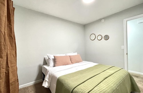 Ladson House | Relax in a Cozy 3BR Home with Spa and Breakfast Included