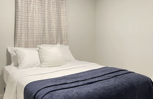 Ladson House | Relax in a Cozy 3BR Home with Spa and Breakfast Included